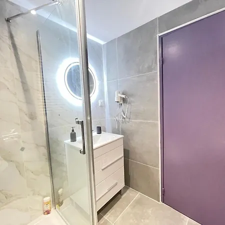Fanta Flat France Suisse Apartment